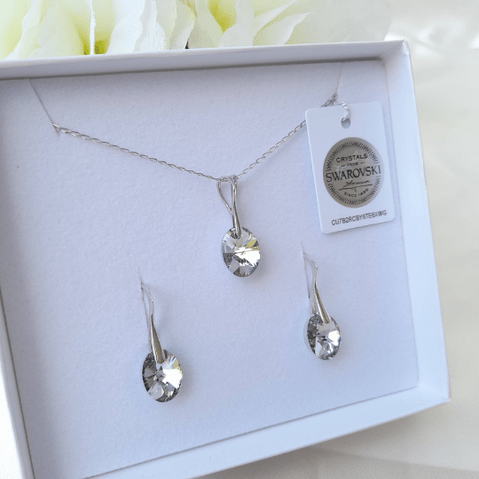 Conjunto “Oval” Gris Cristales Genuinos